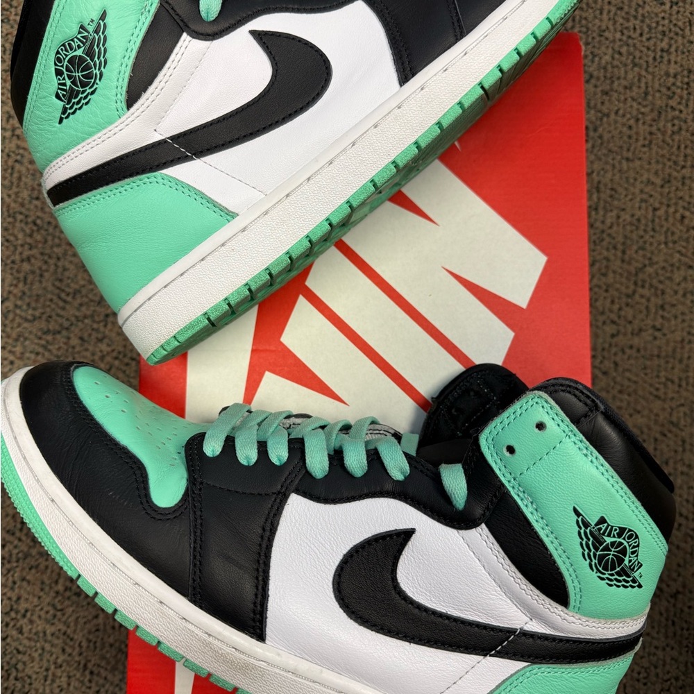 Jordan 1 Retro High OG Green Glow - Sneakers Black White Mint